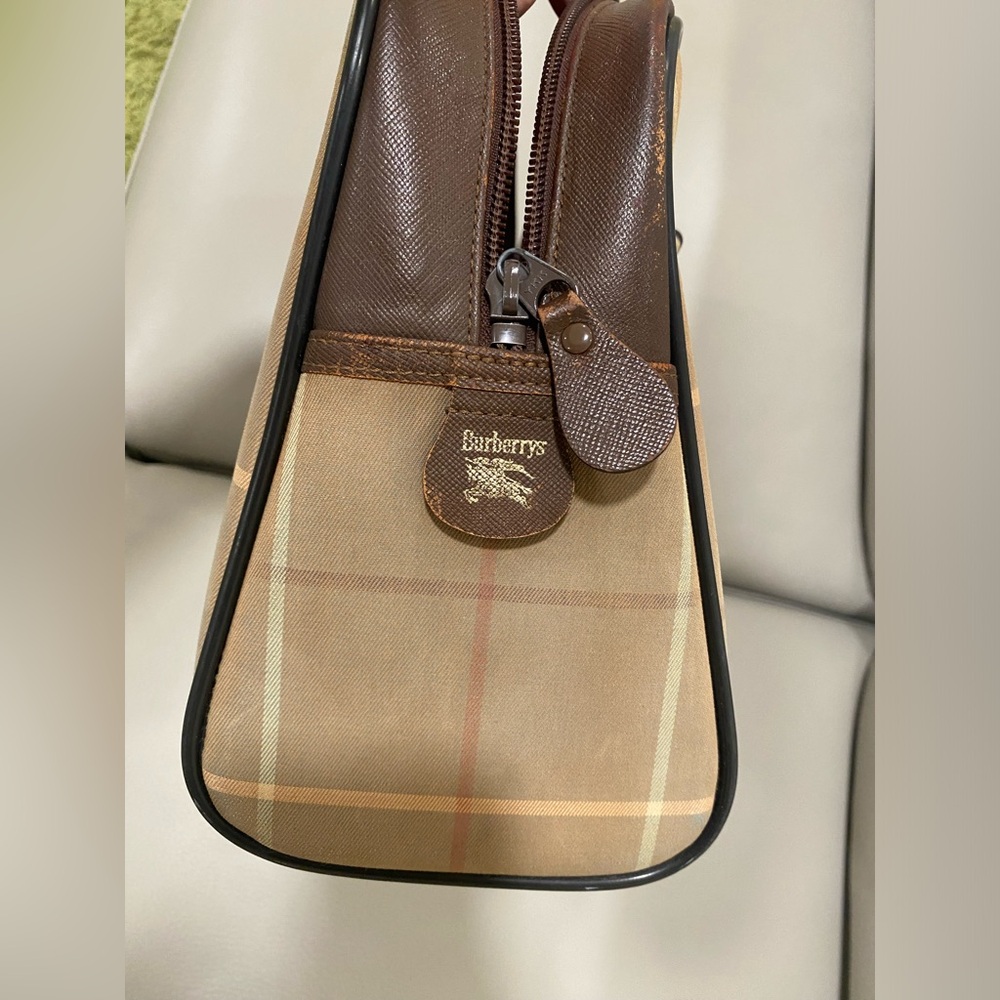RARE!! Burberrys handbag - Picture 7 of 9